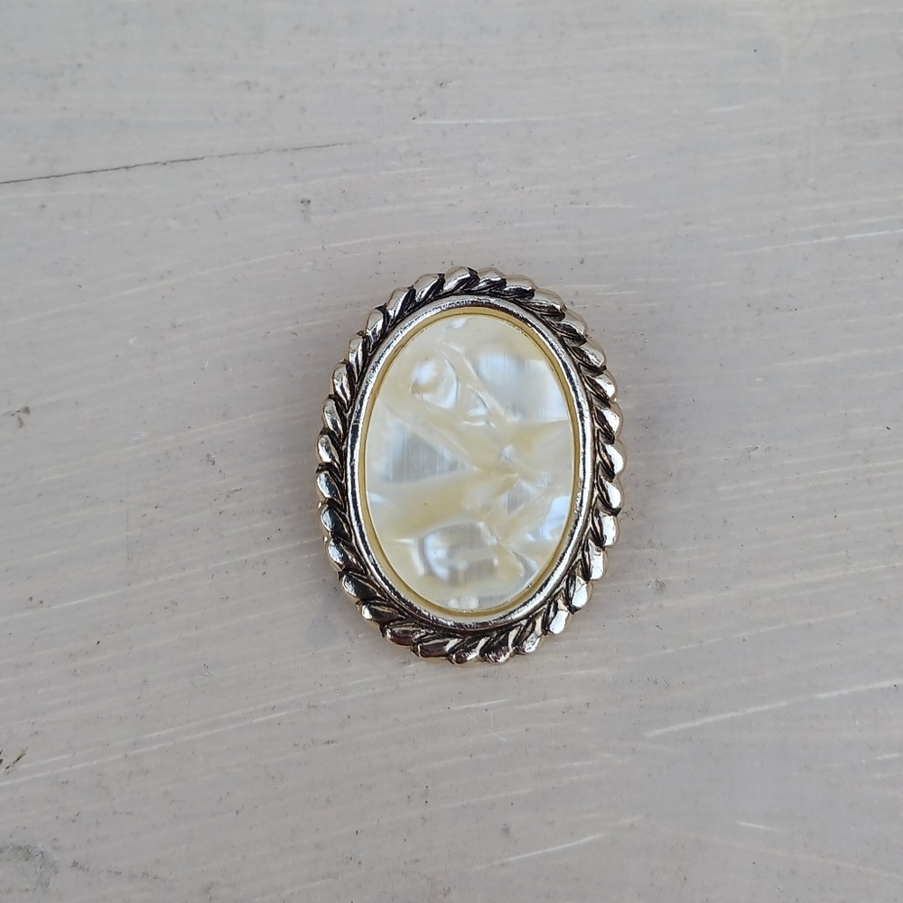 Vintage German Faux Mother Of‎ Pearl Silver Tone Oval Scarf Clip Cottage MCM